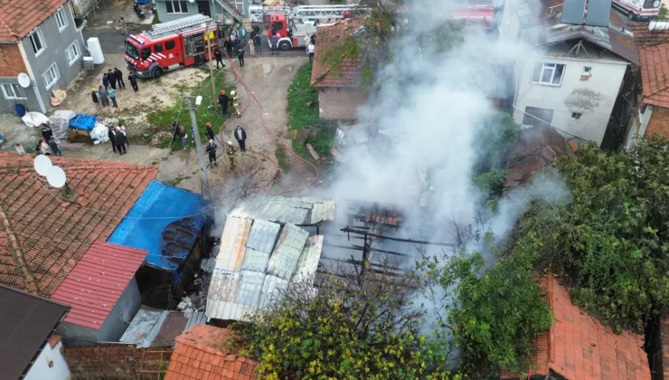 Düzce'De Yangında Bir Ev Kül Oldu