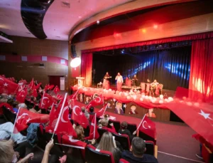 Güzelbahçeliler 'Cumhuriyet Yürüyüşü'Nde Buluştu