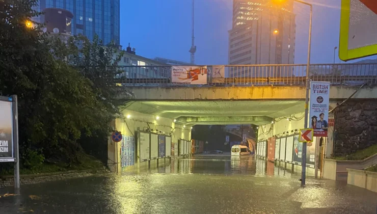 İstanbul’da Sağanak Mesaisi! 2 Bin 518 Ihbar, 8 Bin Personel Sahada