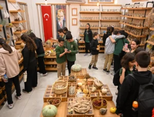 Bornova’da Gelecek Minik Ellerle Yeşerdi