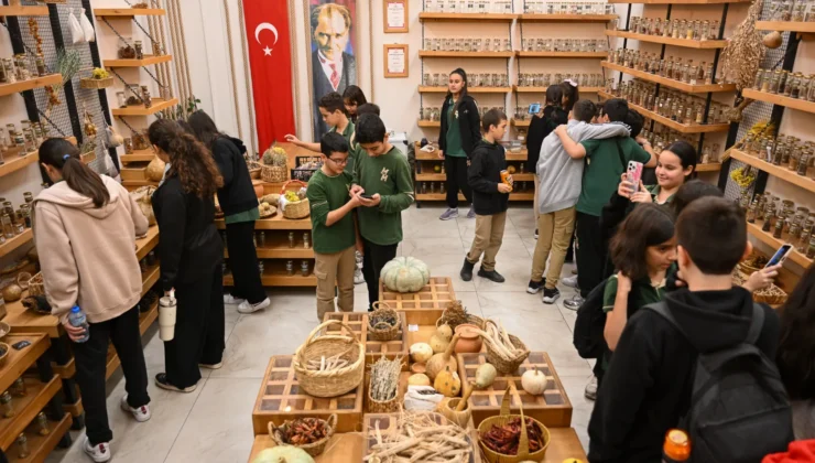Bornova’da Gelecek Minik Ellerle Yeşerdi