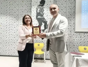 Karabağlar Seniha Mayda Ortaokulu’nda 4 Yıllık Emeğe Vefa