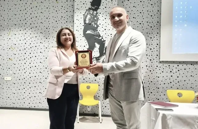 Karabağlar Seniha Mayda Ortaokulu’nda 4 Yıllık Emeğe Vefa