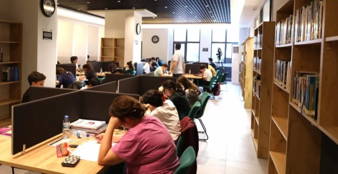 Kayseri Melikgazi'Nin Akıl Küpü Kütüphaneleri Dolup Taşıyor
