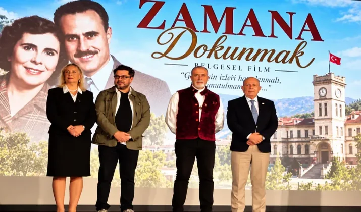 Manisa'Da 'Zamana Dokunmak' Izleyiciyle Buluştu