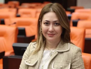 Mhp’li Zuhal Karakoç Trafik Kazasında Yaralandı! Ankara’da Ameliyat Edildi