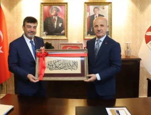 Yök Başkanı Prof. Dr. Özvar'Dan İzmir Kâtip Çelebi'Ye Ziyaret